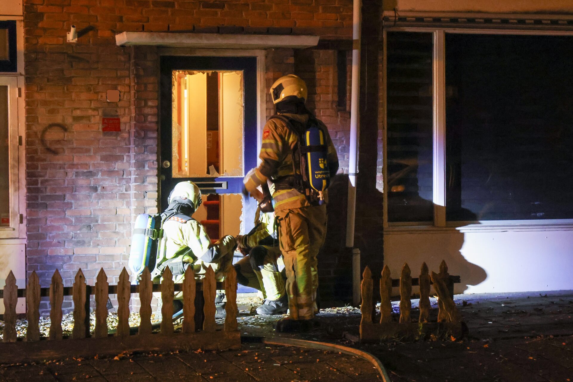 Explosie bij woning veroorzaakt brand in spouwmuur