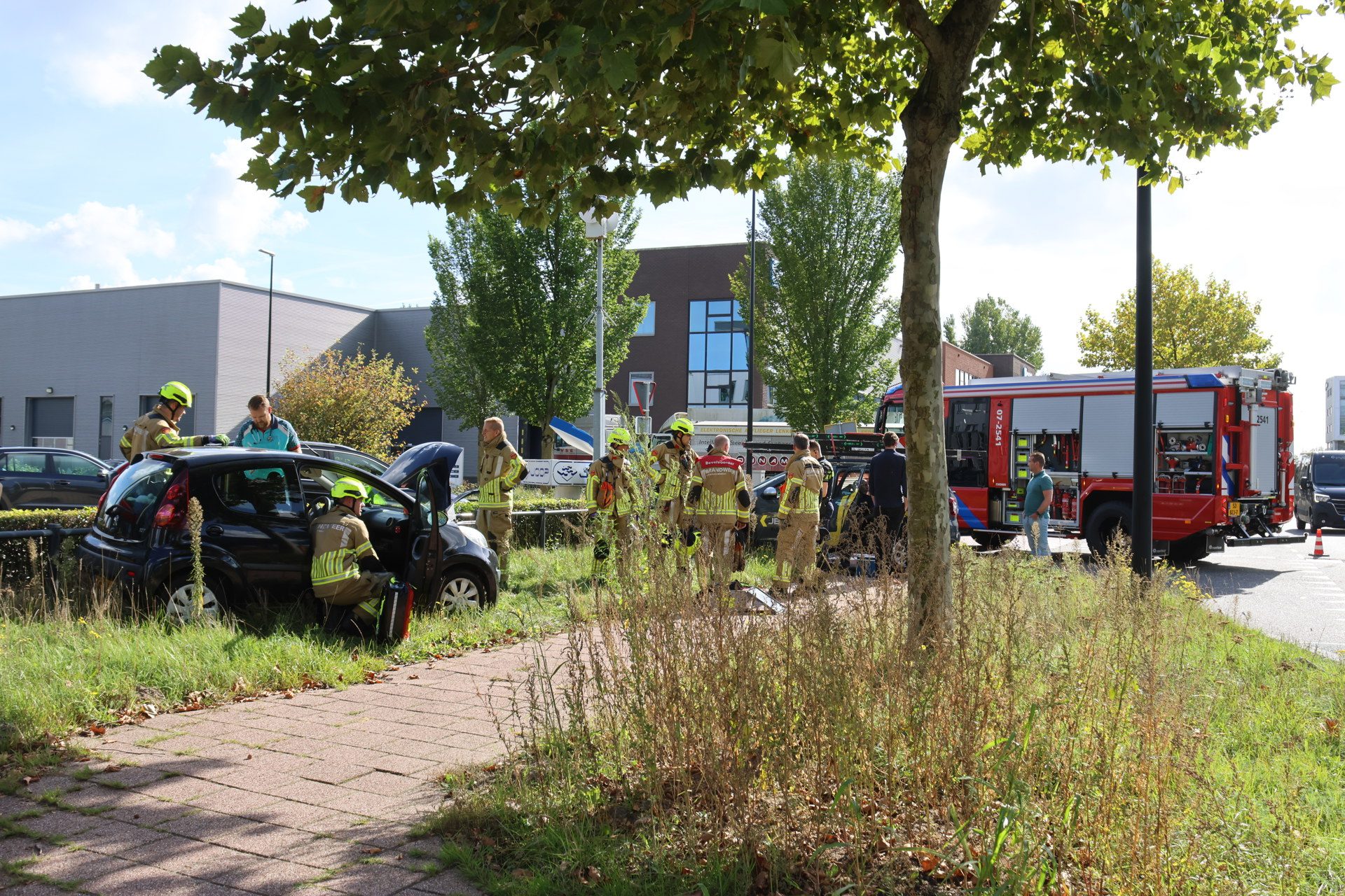HEITINK_20261002_Twee_gewonden_bij_ongeval_met_twee_auto_s_in_Veenendaal_bestuurder_raakt_bekneld_7 - 112 Utrecht