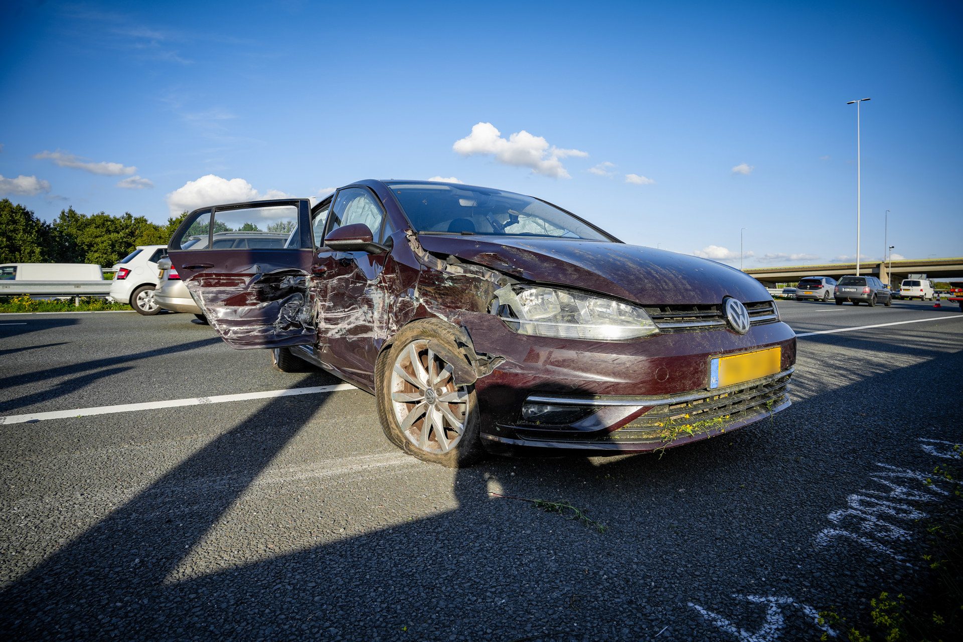 Flinke schade na botsing tussen twee auto’s