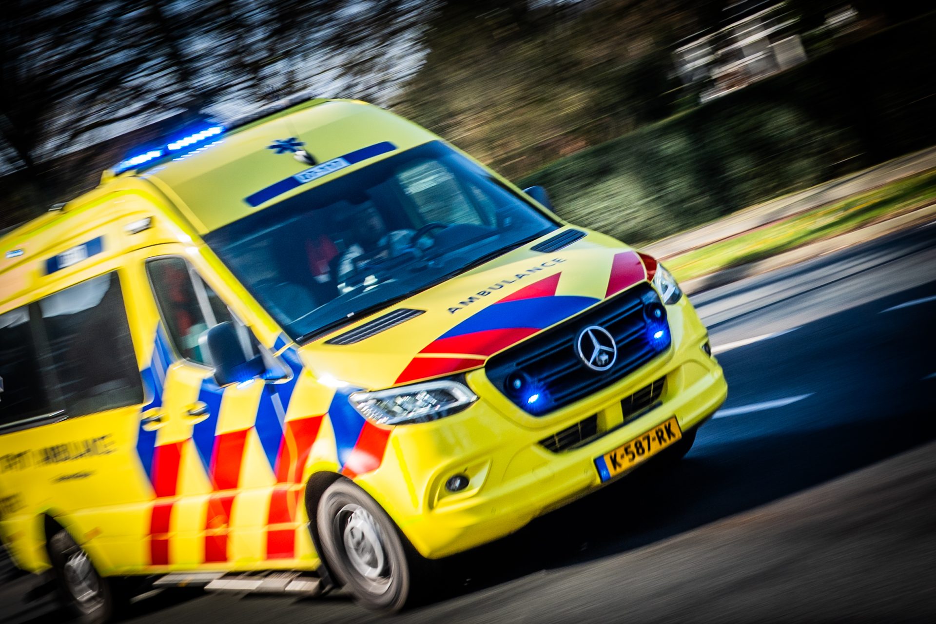 Ambulance betrokken bij aanrijding op provinciale weg